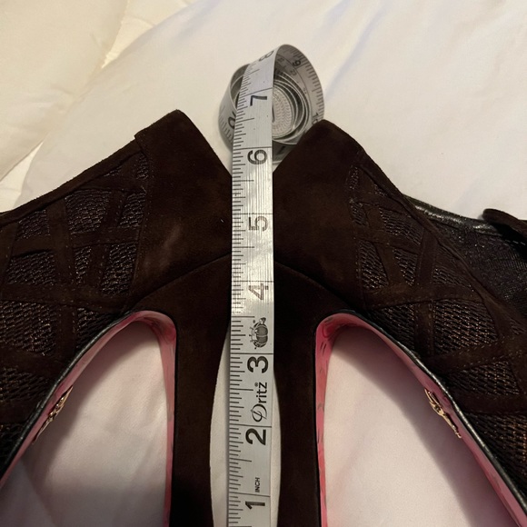 Betsey Johnson size 7.5 brown booties - Picture 6 of 6